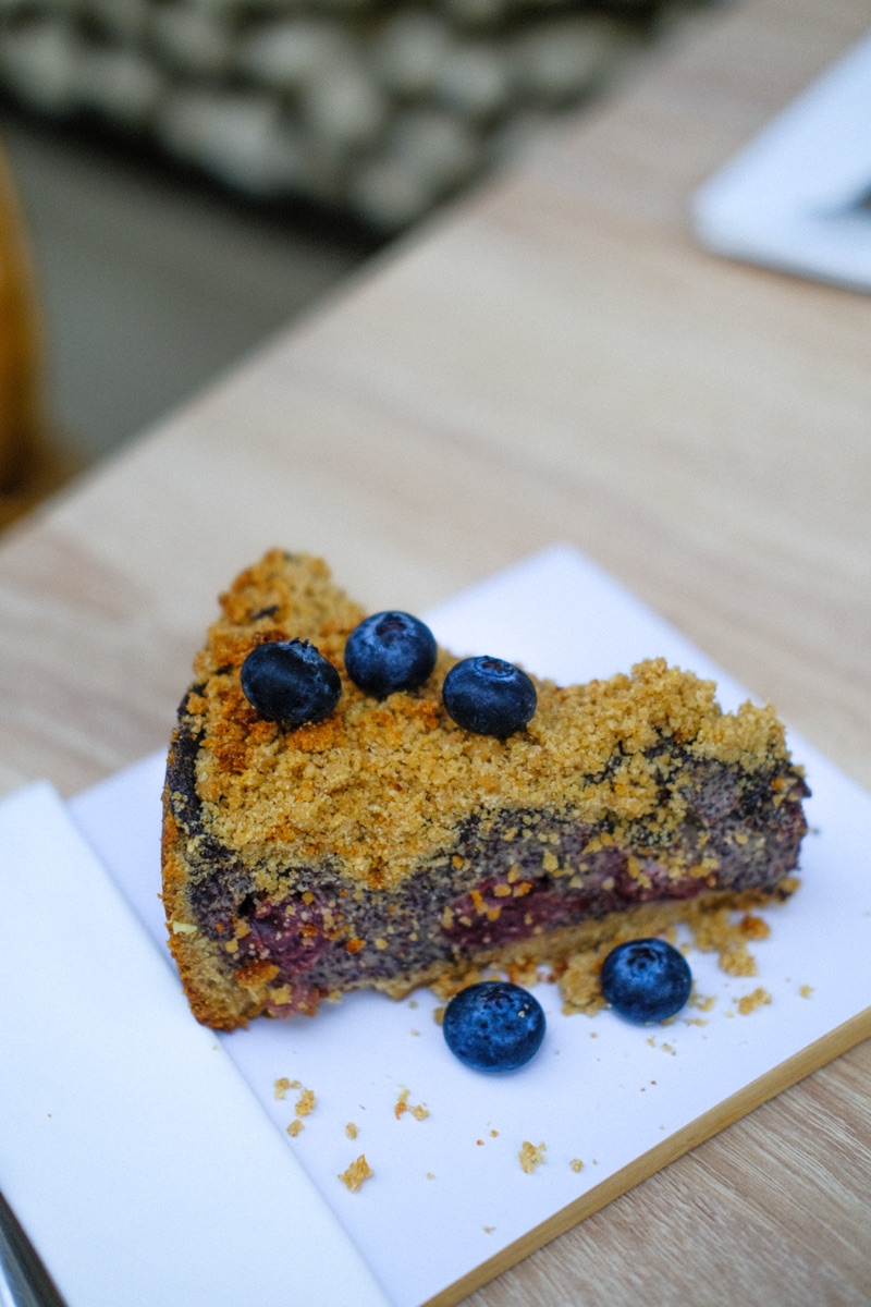 Blueberry crumble cake