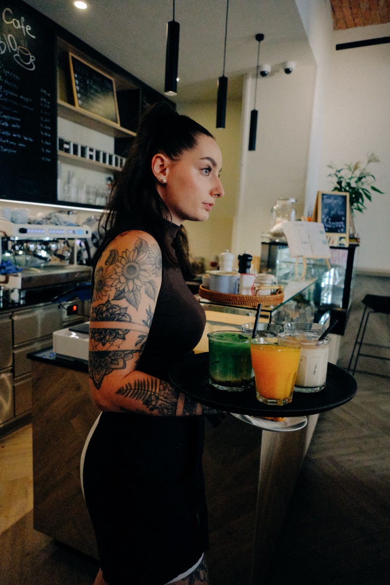 Server delivering iced drinks